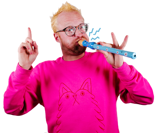 Simon Panrucker playing a blue recorder